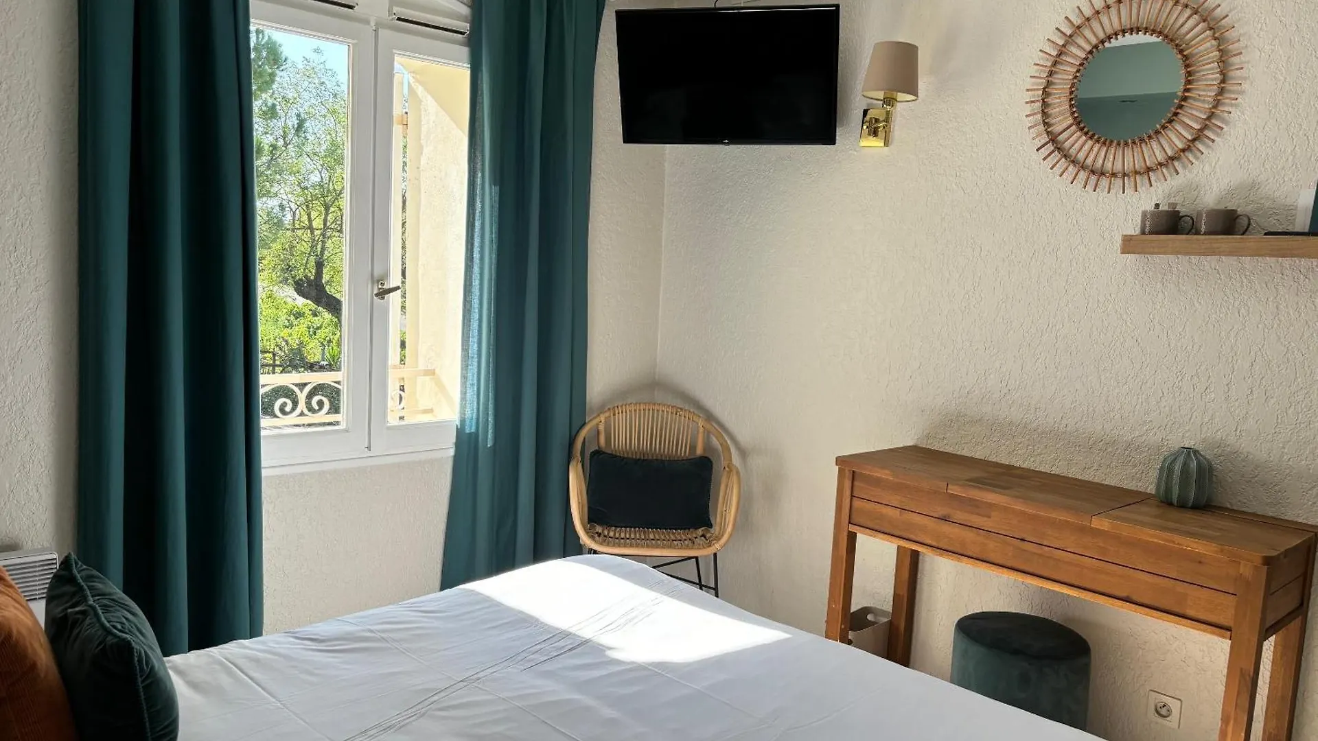 Logis Hotel La Sommellerie Chateauneuf-du-Pape 3*,  France
