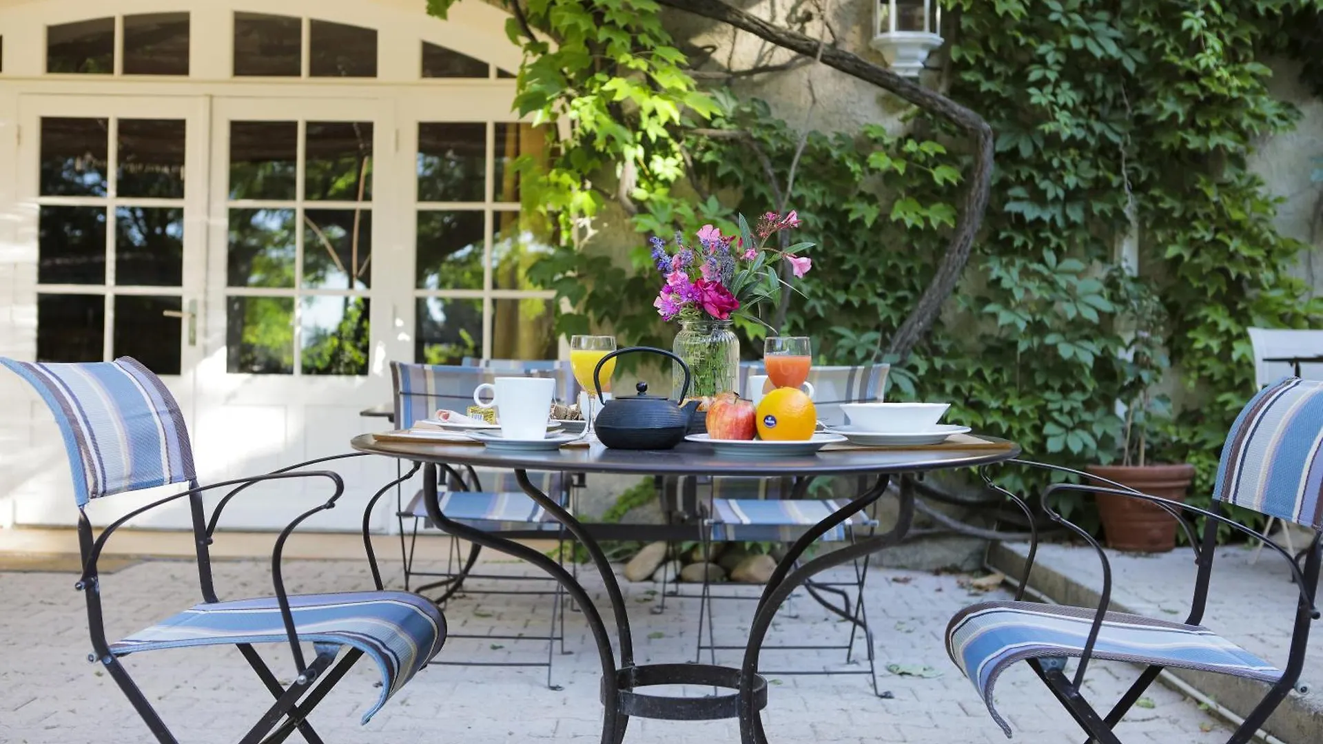 Logis Hotel La Sommellerie Châteauneuf-du-Pape Francia